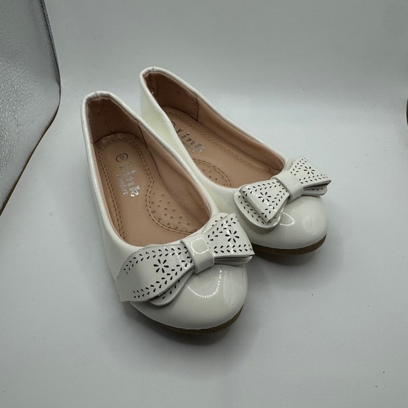 Link Comfort Toddler Size 9 White Patent Dress Shoes Flats with Bow - Picture 1 of 7